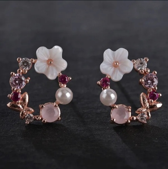 Jewelry - 🎊🎊NEW🎊🎊GORGEOUS!! Dainty Wreath Earrings in ROSE GOLD Plating